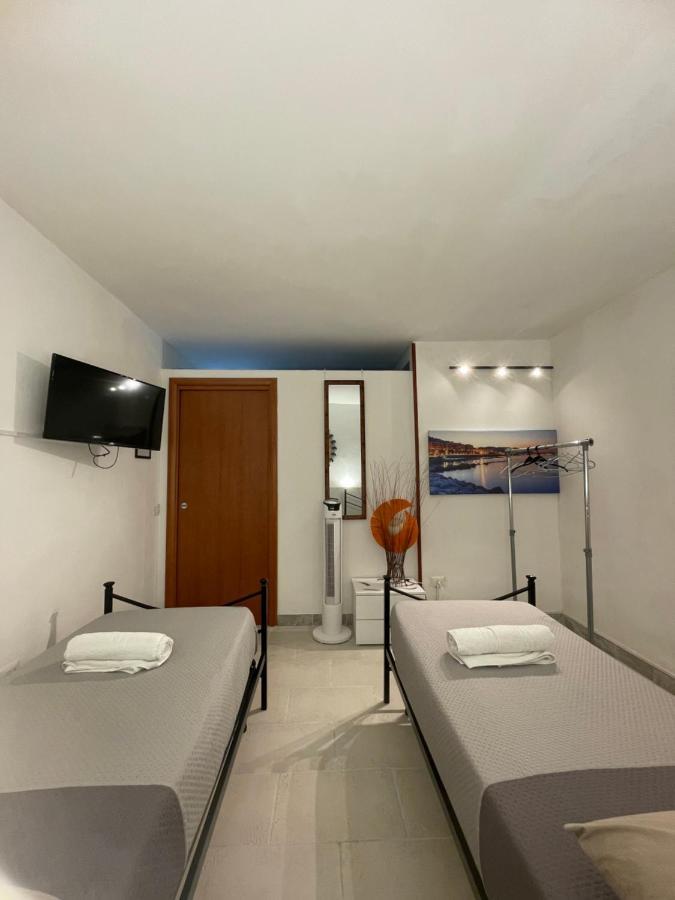 Lisaapartmenthousesalerno Salerno Exterior foto