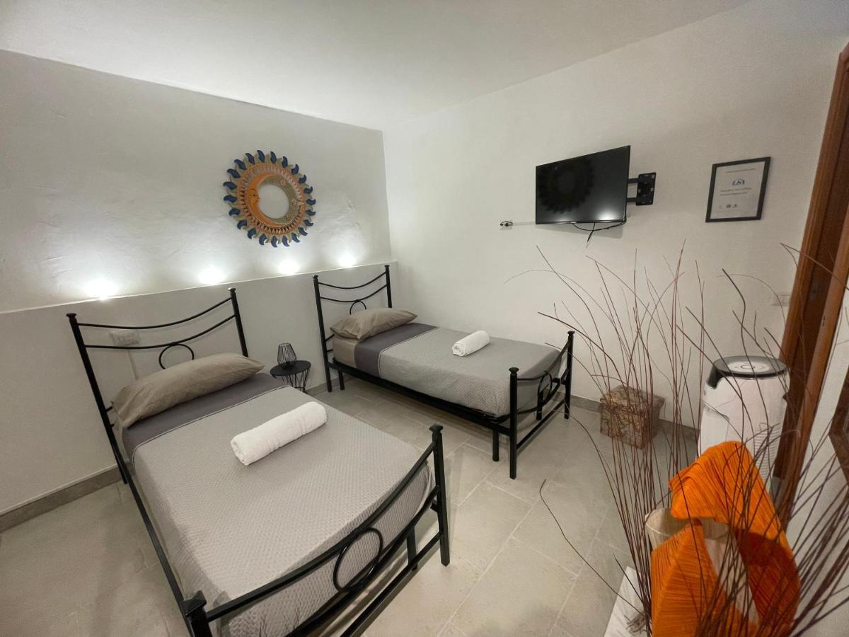 Lisaapartmenthousesalerno Salerno Exterior foto