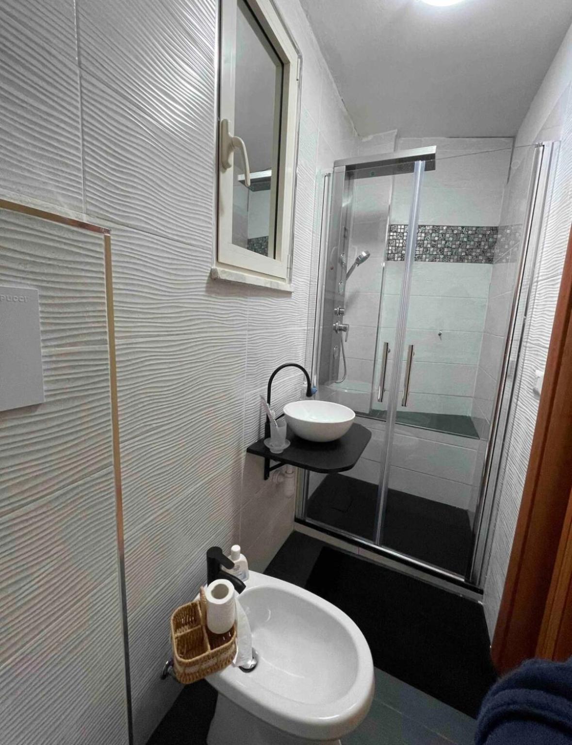 Lisaapartmenthousesalerno Salerno Exterior foto