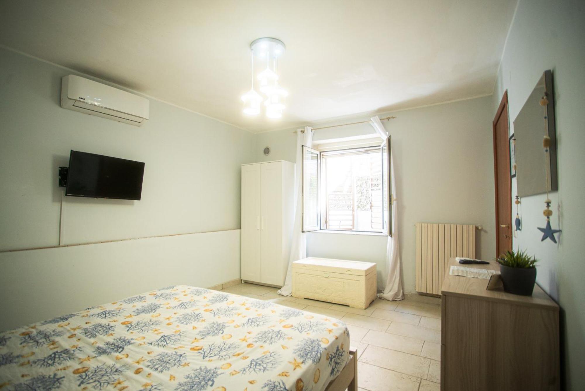 Lisaapartmenthousesalerno Salerno Exterior foto