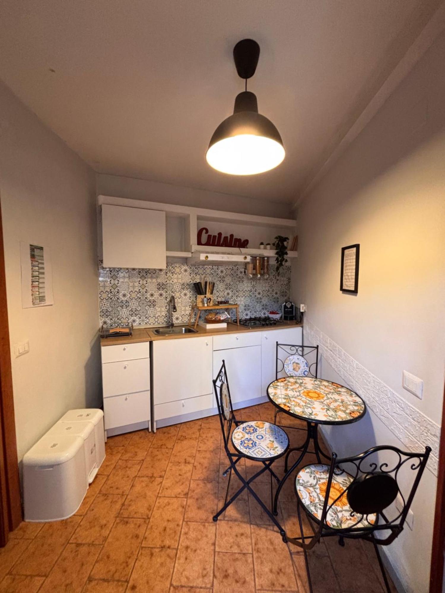 Lisaapartmenthousesalerno Salerno Exterior foto